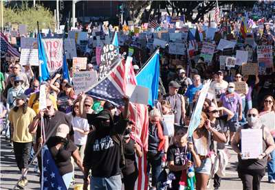 美國「無王日」示威活動28日三度登場 。(AFP)