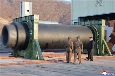 金正恩視察高推力火箭發動機，北韓戰略武器升級。 (圖:KCNA)