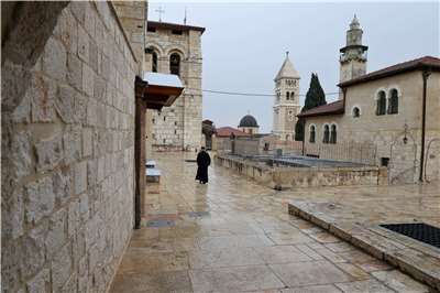 耶路撒冷巿區包括聖墓教堂(Church of the Holy Sepulchre)在內的主要聖地暫時封閉。(路透社/達志影像)