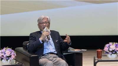 今年適逢台灣總統直選30週年，李登輝基金會與彭明敏基金會21日舉辦「鼎談會」， 由詩人李敏勇(左)擔任主講。(劉玉秋 攝)