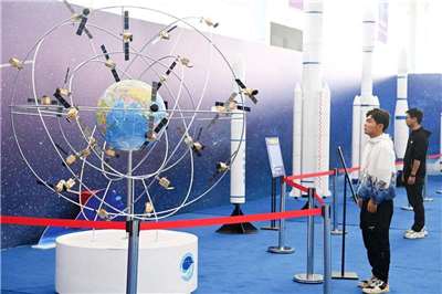 圖為北斗衛星導航系統組網模型。 (圖:中央社)
