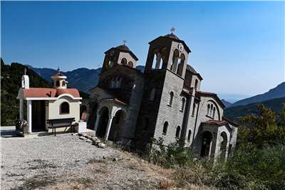 「17度傾斜教堂」位在希臘中部的山間小鎮羅波拖(Ropoto)。資料照。