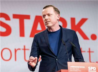 德國執政聯盟社民黨外交政策發言人阿麥托維奇警告，區域衝突進一步擴大恐導致大規模跨境流動，阻礙歐洲近年艱難推動的移民政策重整。(FB@Adis Ahmetovic)