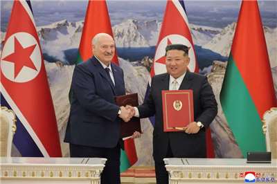 金正恩26日平壤會魯卡申柯，簽署友好合作條約。 (圖:KCNA)