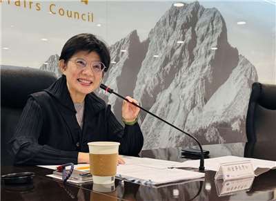 台港經濟文化合作策進會董事長賴秀如主持策進會第六屆董事、監察人第三次聯席會議。(台港策進會提供)