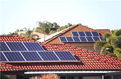 日經新聞報導，中國光電面板行業的困境持續中，2025年7家主要企業全部出現虧損。示意圖。(翻攝中國光伏行業協會官網)