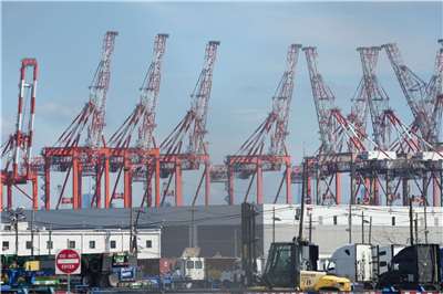 美國商務部今天(13日)公布去年第四季國內生產毛額(GDP)修正值為0.7%，低於原先估計的1.4%，經濟成長放緩的程度遠超乎預期。(示意圖/AFP)