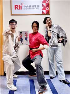 跨性別者 劉紫薰(中)