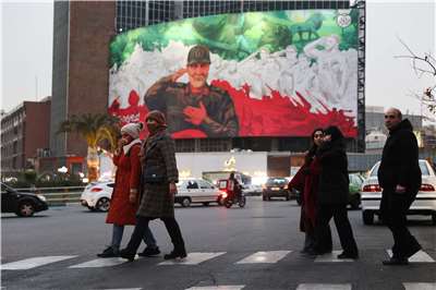 伊朗人民在伊斯蘭共和國政權統治下，承受了文明世界難以想像的處境。圖為伊朗首都德黑蘭街頭民眾。(路透社/達志影像)