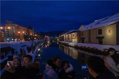 日本北海道住宿稅4月1日起生效。圖為位於日本北海道小樽市的觀光景點小樽運河。 (圖：中央社檔案照)