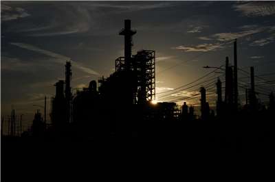 圖為位於美國休士頓的利安德巴塞爾( LyondellBasell)煉油廠。