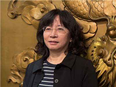 民航局長何淑萍10日公布去年收取的「過境航路服務費」和「飛航服務費」雙雙創下歷史新高；此外，去年的國際航空客運量也已回升至5,833萬人次，較前年成長9%。(吳琍君 攝)