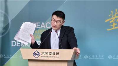 陸委會副主委梁文傑26日主持陸委會例行記者會。(陳國維 攝)