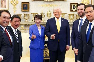 美國總統川普(右3)19日在白宮會見來訪的日本首相高市早苗(左3)。(X@高市早苗)