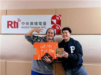 江鳥(左)和內克(右)之合照