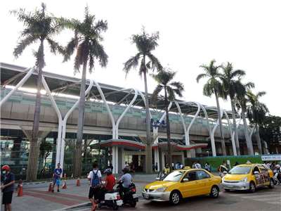 台鐵員林站28日發生死傷事故，有旅客侵入路線遭區間車撞上。(圖：維基百科)