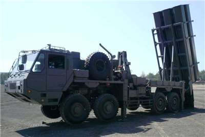 日本防衛省31日表示，具備反擊能力的長程飛彈已經部署在2個日本自衛隊駐屯地。圖為12式陸基反艦飛彈。(圖：維基百科)
