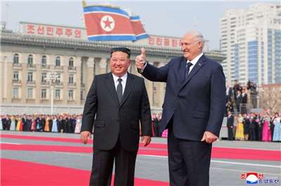 白俄羅斯總統魯卡申柯(Alexander Lukashenko)抵達北韓展開首次訪問。 (圖:KCNA)