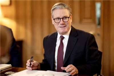 為了因應伊朗戰爭影響，英國首相施凱爾(Keir Starmer)23日將主持一場緊急會議。 (圖：中央社檔案照)