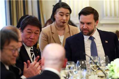 日本外相茂木敏充和美國副總統范斯出席19的白宮晚宴。 