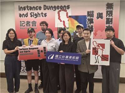 國立台灣美術館推出年度科技藝術大展《無限副本與瞄準器》，呈現藝術家對科技社會與當代世界的觀察，並探討影像、戰爭敘事與資訊系統間的關聯。(江昭倫 攝)