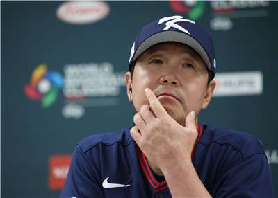 世界棒球經典賽（WBC）9日晚間在東京巨蛋上演奇蹟，韓國隊以7比2擊敗澳洲隊，睽違17年晉級8強。圖為總教練柳志炫。(讀賣新聞提供)