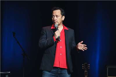 好萊塢明星勞伯施奈德(Rob Schneider)。(圖：Rob Schneider臉書)