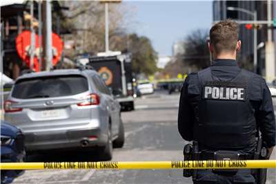 警方和FBI調查德州奧斯汀(Austin)的槍擊事件。