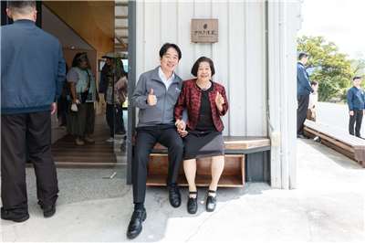 總統參訪台東地方創生「女兒不懂茶」。(總統府flickr)