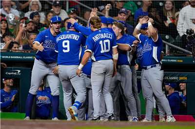 WBC世界棒球經典賽B組賽程，今天由義大利對上墨西哥，義大利打線大爆發，成功淘汰墨西哥。義大利選手帕斯昆汀諾(9號)在第八局擊出全壘打後慶祝。 (AP/達志影像)