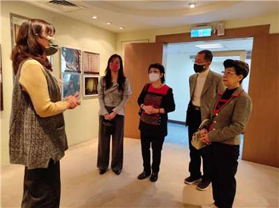 模里西斯特派員侯翠玲(右一)於2022年12月6日參觀電台文史館(懷念的文史館)