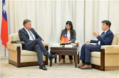 大陸委員會副主任委員沈有忠接見德國聯邦議院外交委員會議員梅爾(Stephan Mayer)，雙方會談深入交流。(圖:陸委會)