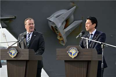 日本防衛大臣小泉進次郎(右)、德國國防部長佩斯托瑞斯(左)。(X@shinjirokoiz)