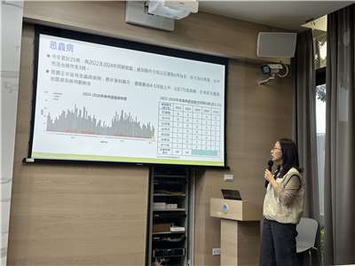 疾管署副主任李佳琳24日提醒民眾掃墓或郊外踏青注意防範感染恙蟲病。(楊雨青攝)