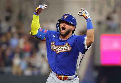 日本與委內瑞拉在世界棒球經典賽(WBC)8強激烈交鋒，委內瑞拉七棒阿布瑞尤(Wilyer Abreu)在六局上轟出逆轉三分砲。