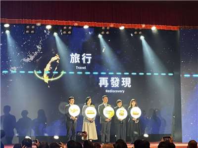 2026觀光節慶祝大會頒獎典禮2日舉行，交通部長陳世凱(中)親自出席盛會。(楊雨青攝)