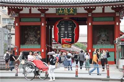 圖為日本東京觀光景點淺草寺。 (圖:中央社檔案照)