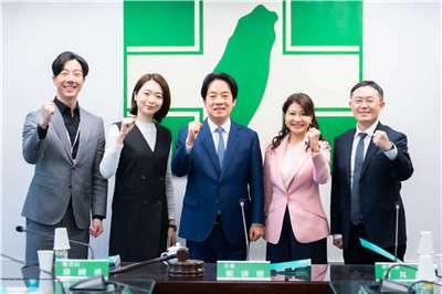 兼任民進黨主席的賴清德總統在民進黨中常會上宣布，民進黨立委林楚茵接任黨部發言人，將與現任的3位發言人吳崢、韓瑩、李坤城一同並肩作戰。（圖：民進黨提供）