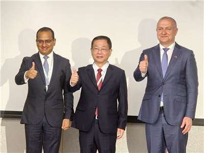 玉山論壇17日午宴由外交部次長葛葆萱(中)主持，邀請印度基金會創辦人多瓦爾(Shaurya Doval，左)、荷蘭眾議院國防委員會前主席卡拉曼(Isa Kahraman，右)演講 (央廣記者王照坤 攝)