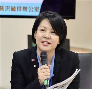 民眾黨立委李貞秀的國籍爭議未解。