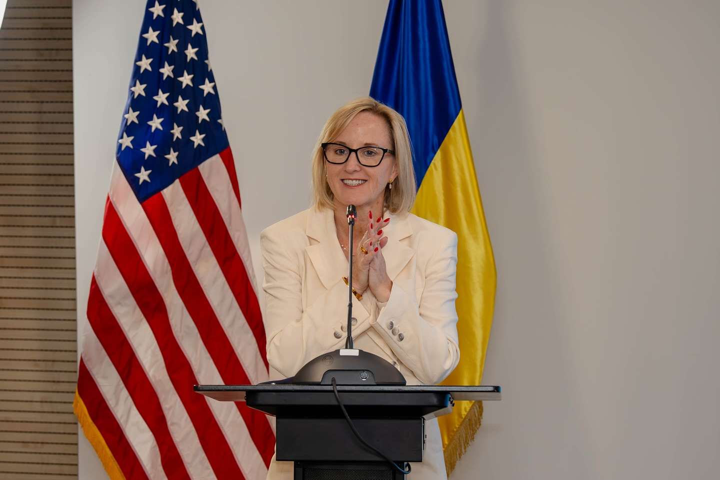 美國駐烏克蘭特使戴維斯(Julie Davis)將離任。 (圖:IG@amhousekyiv)