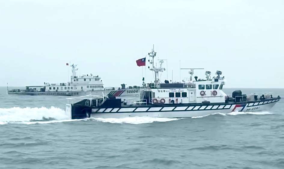 海巡署24日表示，上午8時許發現4艘中國海警船侵擾金門水域，海巡署巡防艇併航監控並要求轉向航離。(資料照/海巡署提供)