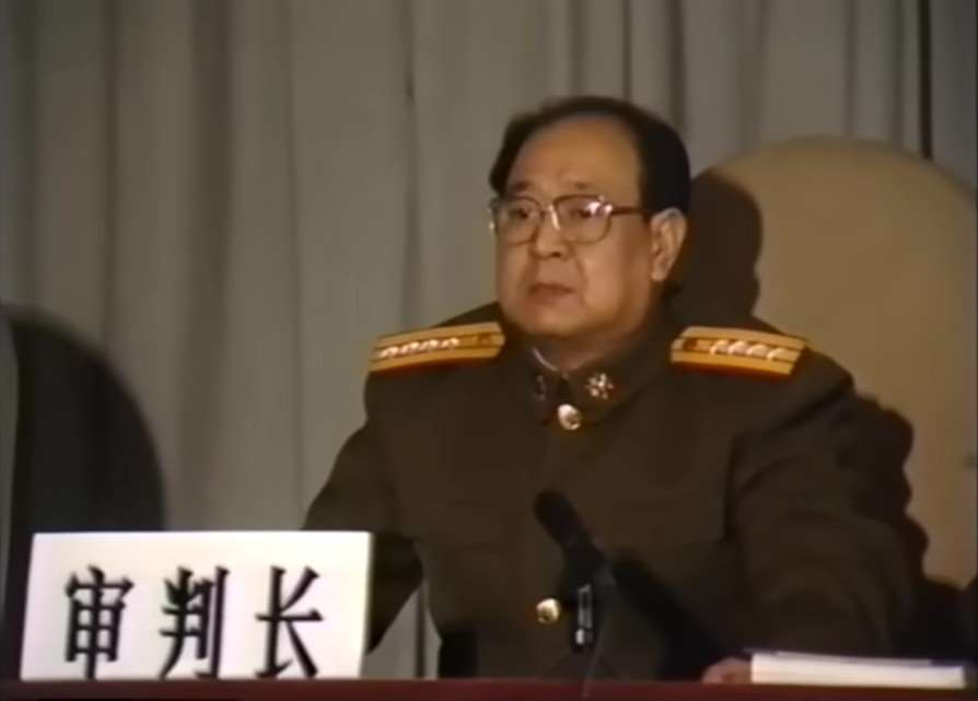 2025年11月，原38集團軍軍長徐勤先因質疑戒嚴程序抗命而被軍事法庭庭審的視頻在海外公佈。(來源：YouTube)