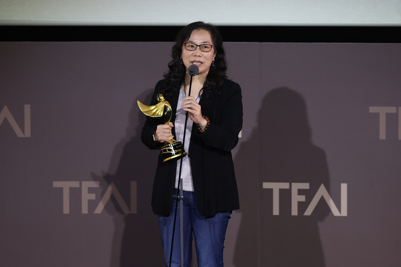 總統府公布第七屆「總統創新獎」得獎名單，知名紀錄片導演蕭菊貞在名單之列。圖為蕭菊貞獲頒楊士琪紀念獎。資料照。