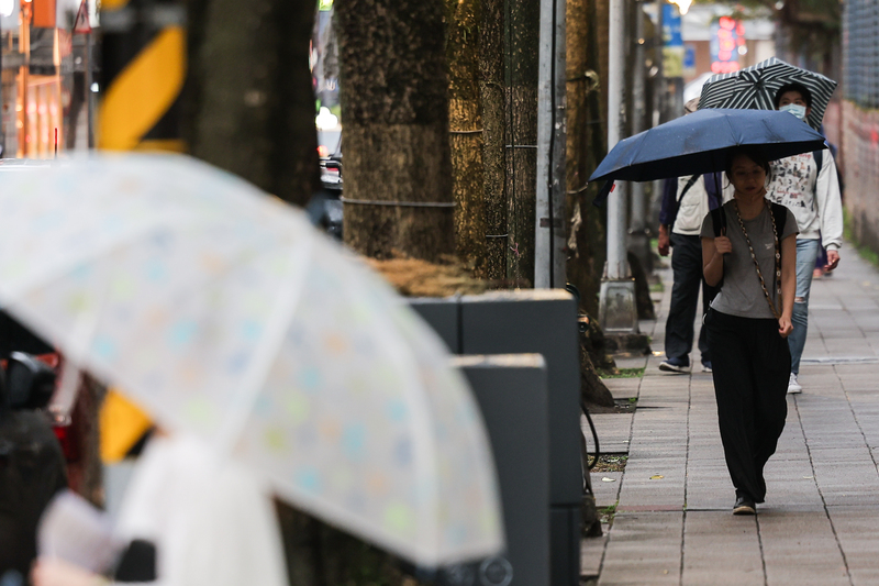 鋒面影響 中部以北留意較大雨勢。
