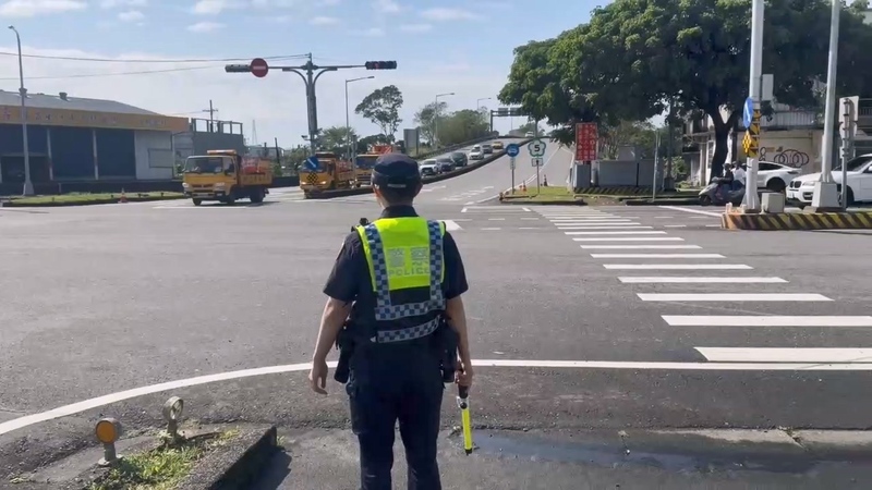 宜蘭縣政府警察局交通警察隊5日表示，國道5號及蘇花改預估中午過後出現北返車潮高峰，已在頭城（圖）等交流道及重要道路機動部署警力，提升整體通行效率。（宜蘭縣政府警察局交通警察隊提供）
