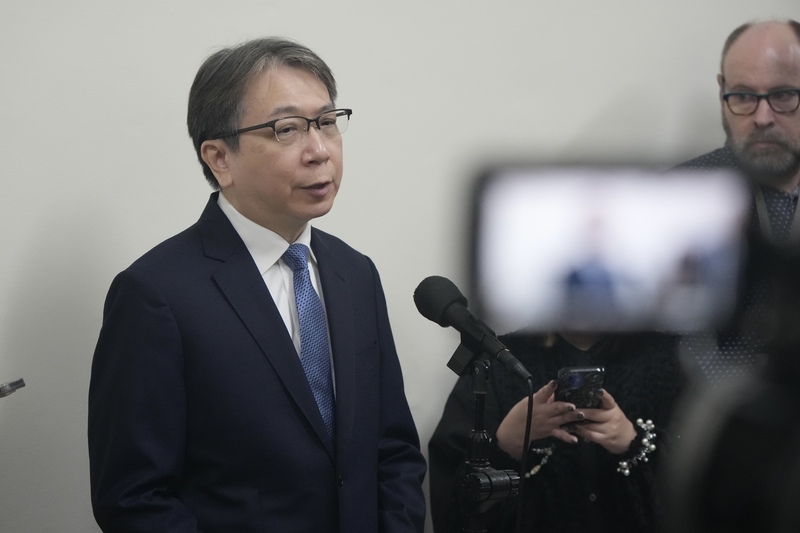 CD
鄭麗文訪中　國安局提出分析
立法院外交國防委員會8日邀請國安局業務報告並備
質詢，國安局長蔡明彥（左）會前針對國民黨主席鄭
麗文率團訪中，他表示國安局不適合評論國內政黨活
動，但可以針對中共對台統戰策略，從國安角度提出
分析和提醒。
中央社記者徐肇昌攝 115年4月8日
