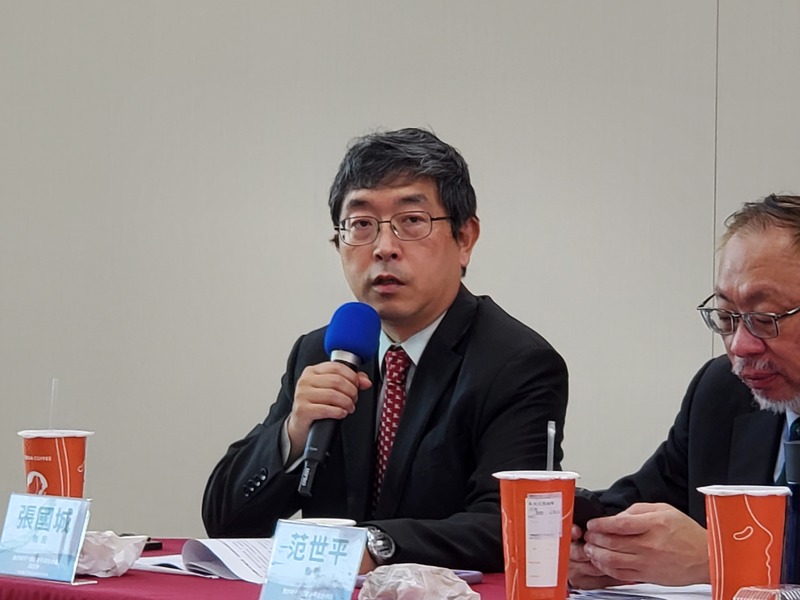 台北醫學大學通識中心副主任張國城表示，鄭麗文到北京期間，中共沒有停止軍演，這代表中共已沒有興趣對台灣特定政治人物在安全議題上示好、放鬆。(編輯：許嘉芫)