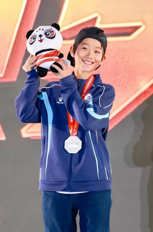 11歲的葉子陽（圖）在亞洲滑板錦標賽街式少年男子組決賽奪銀。（葉子陽爸爸提供）
