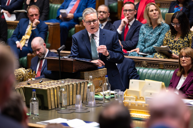 英國首相施凱爾13日表示，本週他將與法國總統馬克宏召開領袖峰會，與各國討論促成荷莫茲海峽重新開通、結束中東衝突的行動方案。（英國國會下議院提供）